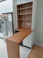 Mueble de cocina con estanterías
